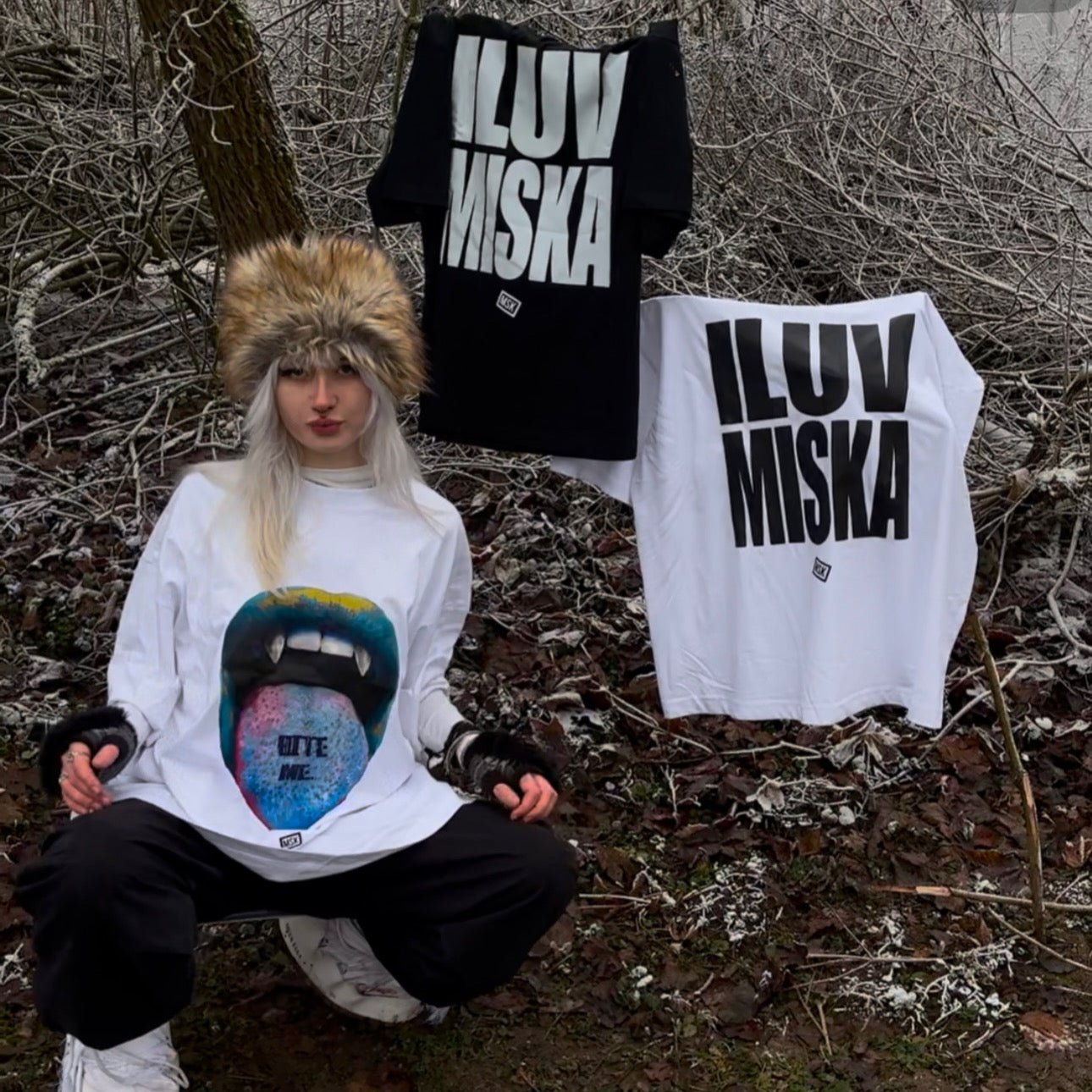 BITE ME. Oversized T-Shirt WHITE blue